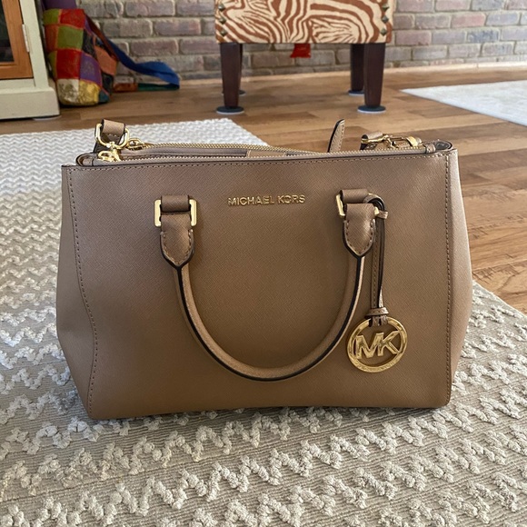 Michael Kors Handbags - Michael Kors tan purse saffiano leather